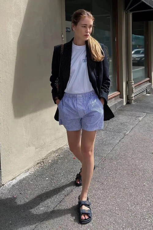 summer shorts outfits with black blazer and sandals