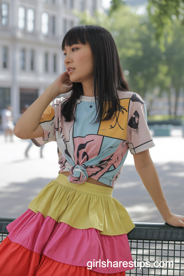 Graphic Tee Knotted at Waist with Bold Tiered Skirt