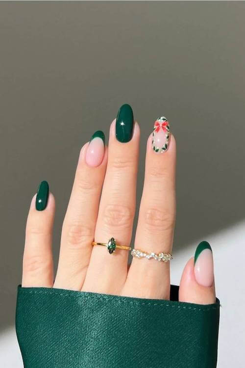 trendy cute Christmas nails
