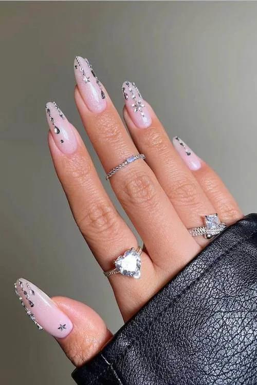 trendy cute Christmas nails