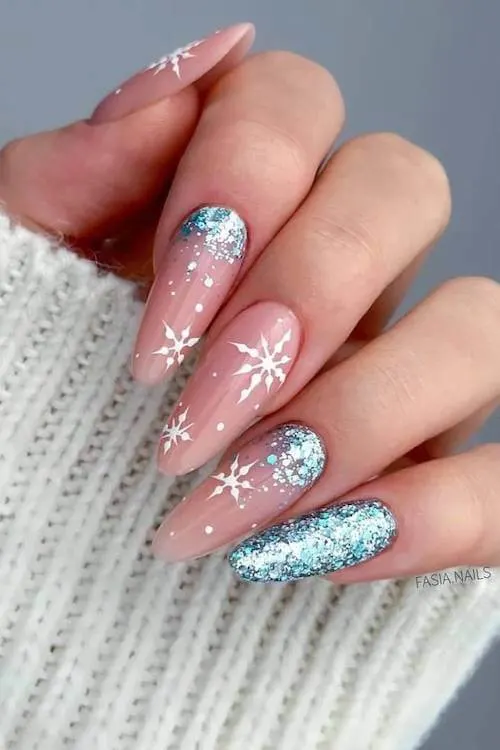 trendy cute Christmas nails