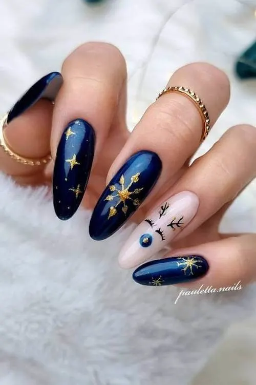 trendy cute Christmas nails