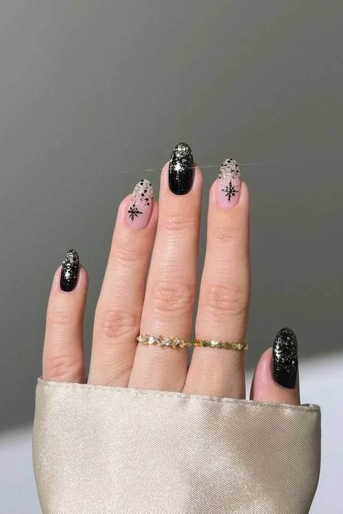 trendy cute Christmas nails