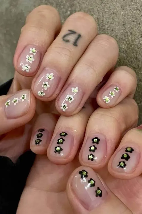 trendy cute vacation nails