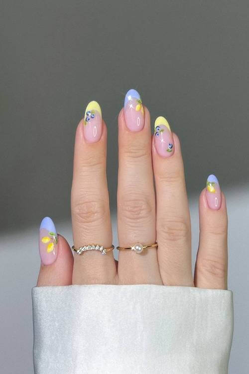 trendy short summer nails
