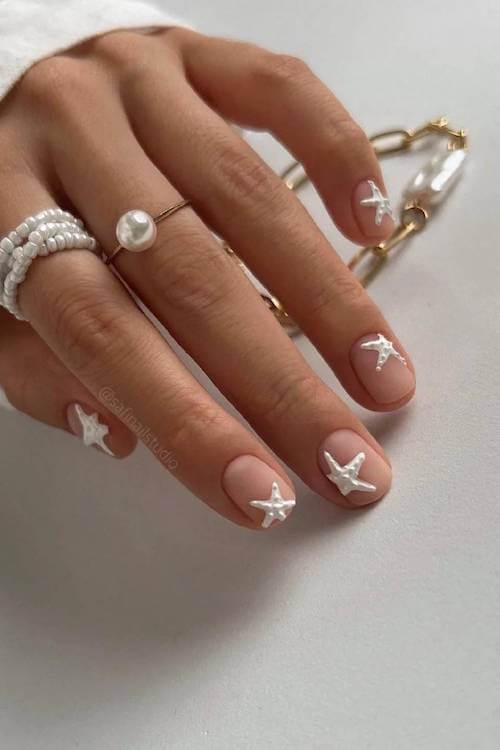trendy short summer nails