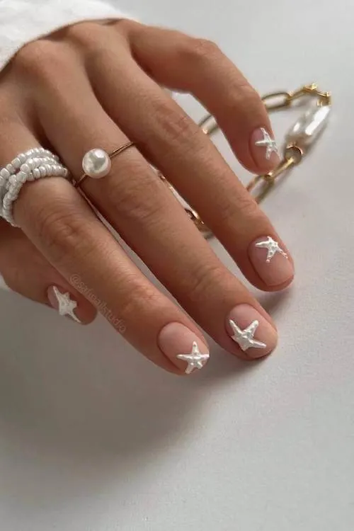 trendy short summer nails
