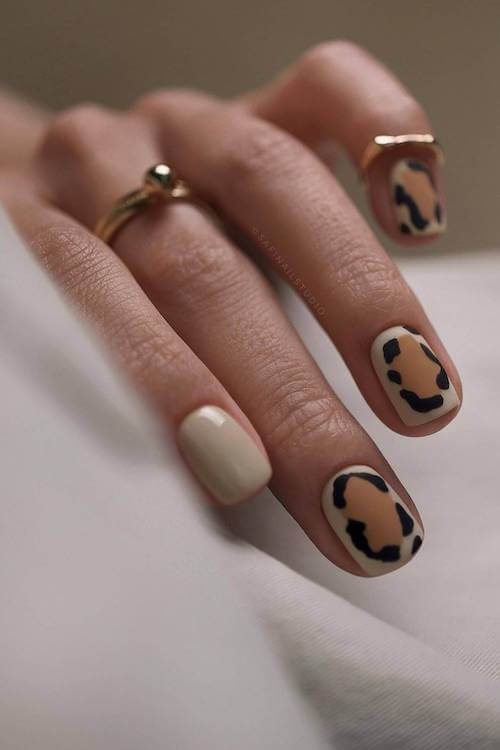 trendy short summer nails