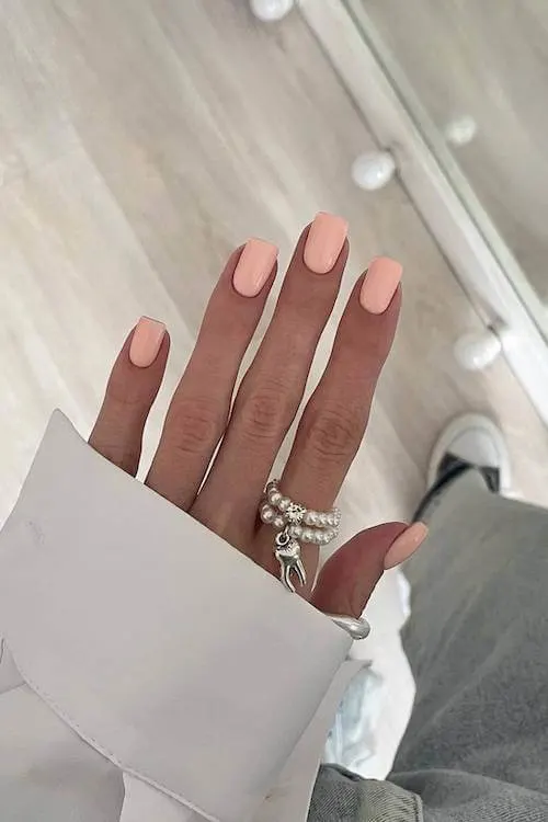 trendy short summer nails