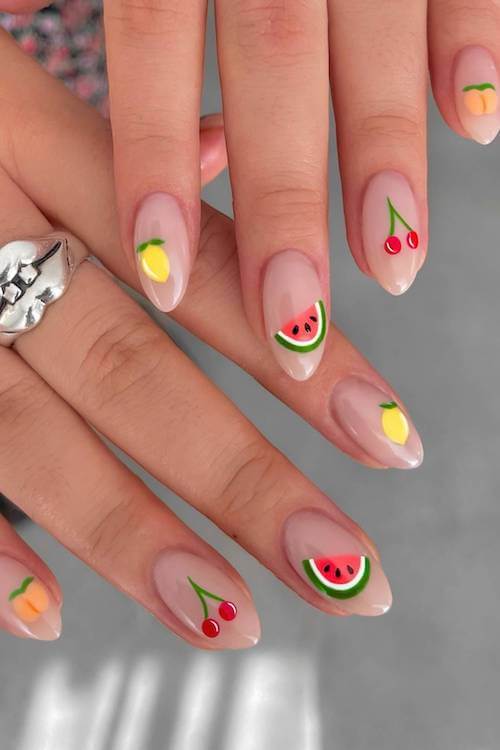 trendy short summer nails