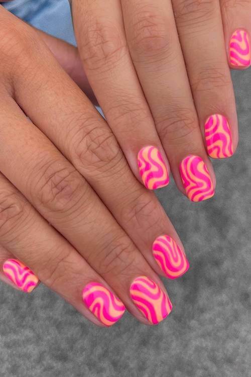 trendy short summer nails