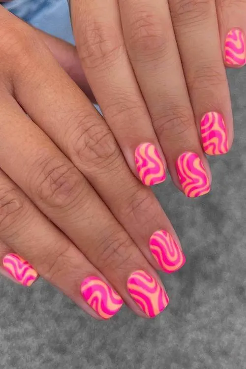 trendy short summer nails