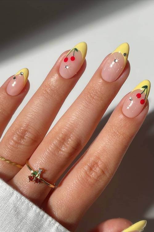trendy short summer nails