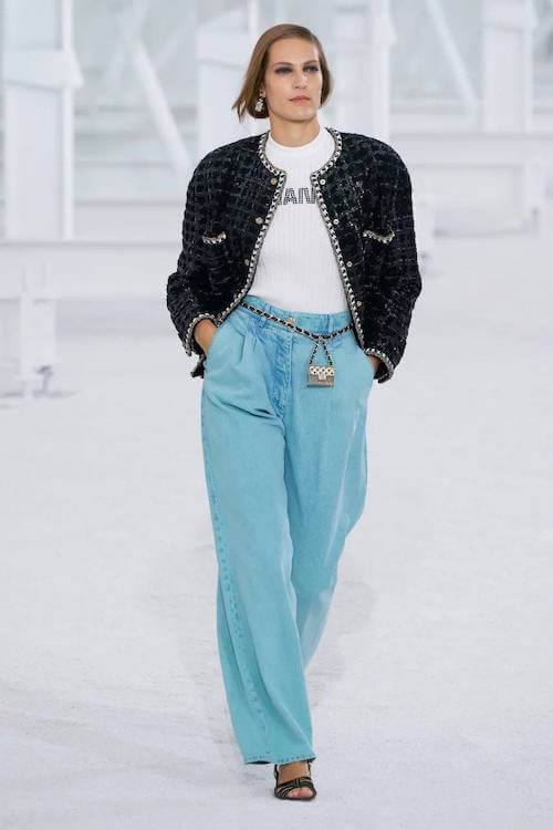 trendy wide leg jeans outfit