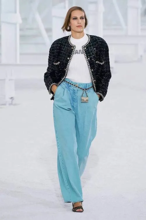 trendy wide leg jeans outfit