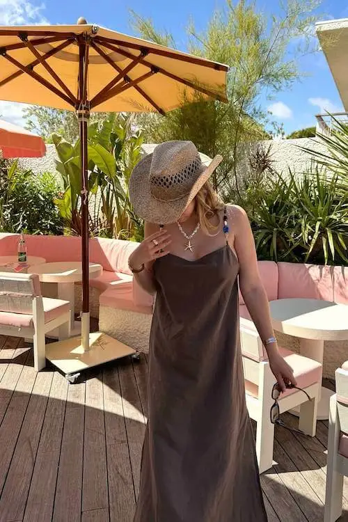 tropical vacation outfit