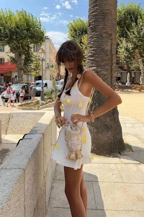 tropical vacation outfit