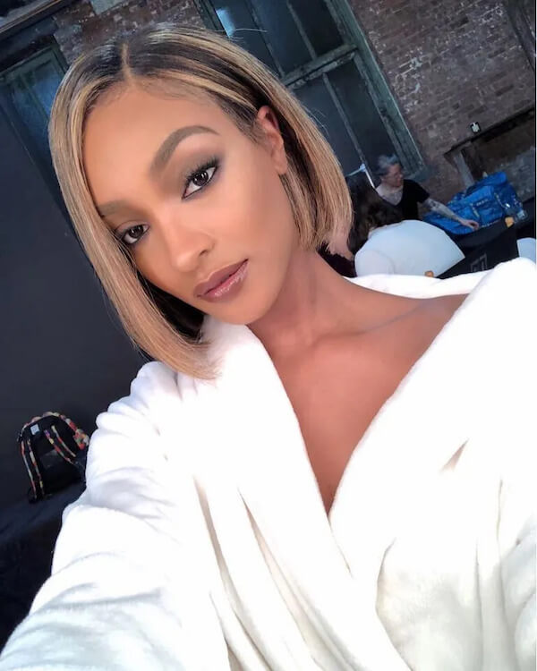 Sleek Side-Parted Lob Hairstyle