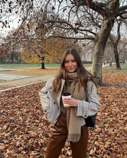 What to wear on a coffee date in the fall