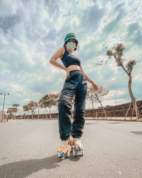 what to wear roller skating