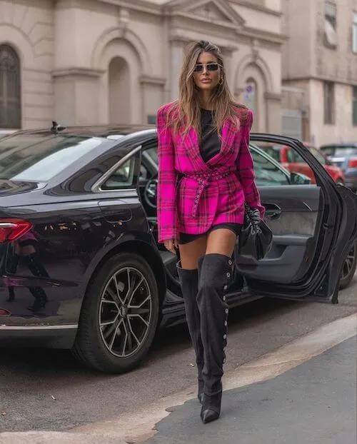 hot pink blazer outfit ideas for women with high boots