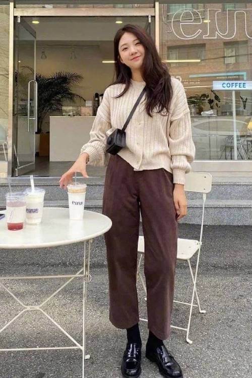 what to wear with brown pants