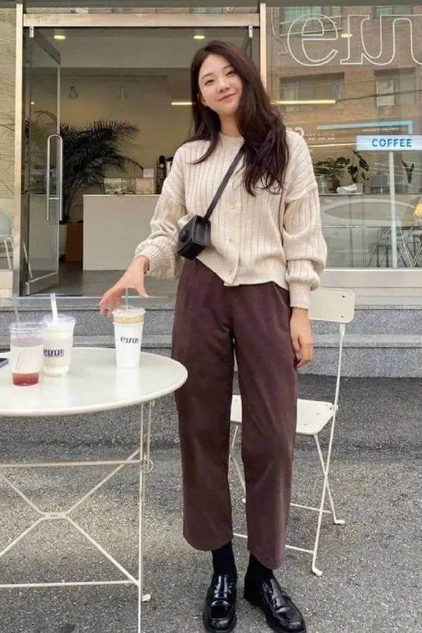 what to wear with brown pants