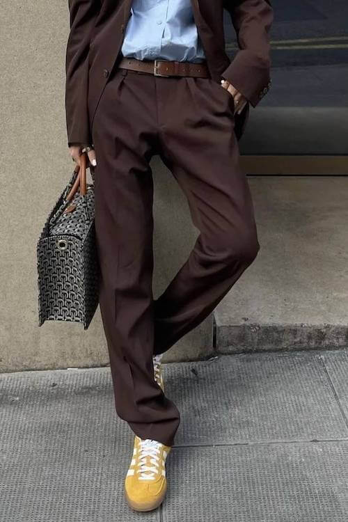 what to wear with brown pants
