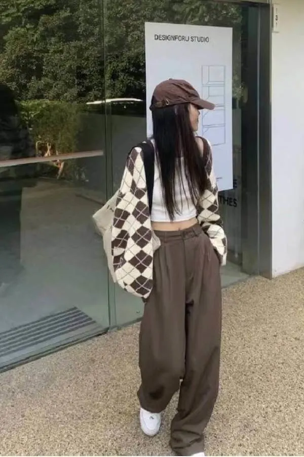 what to wear with brown pants