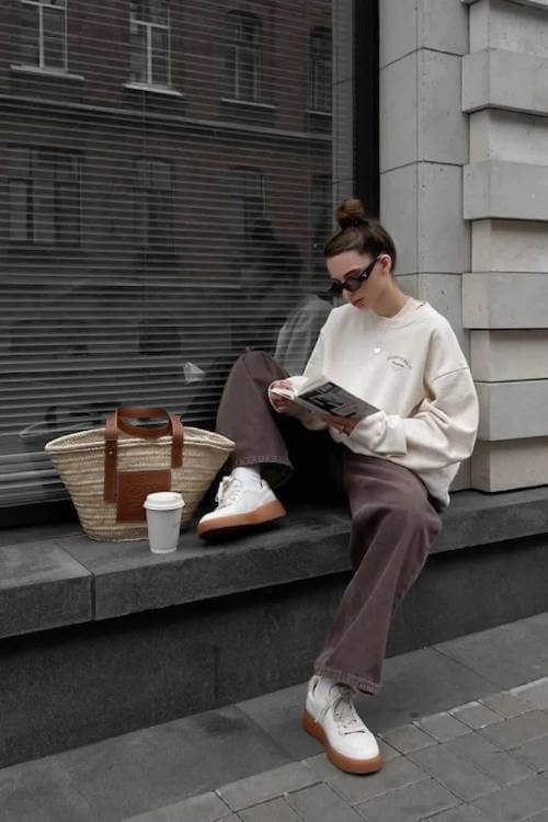 what to wear with brown pants