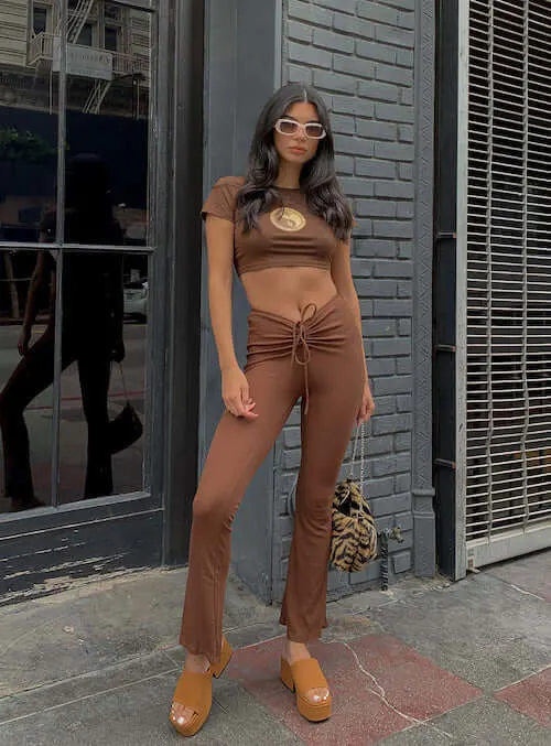 How To Style Brown Pants For Spring Summer