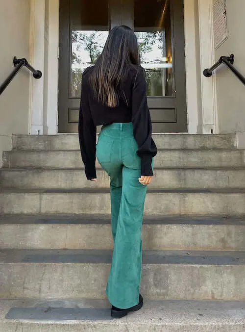 Dark green hotsell jeans outfit