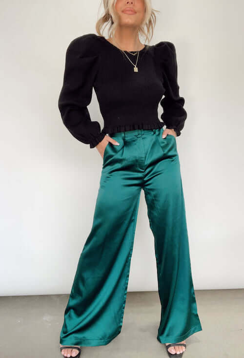 What To Wear With Green Pants To Party?