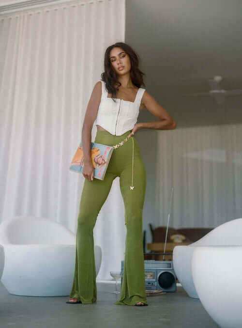 What can you wear with green pants