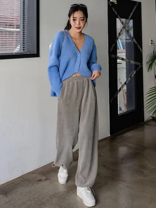 what to wear with grey sweatpants female