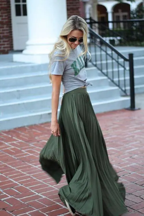 What To Wear With Long Skirts Without Looking Frumpy [2023]: 80 ...