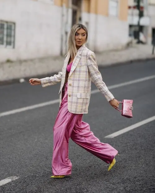 what to wear with pink pants