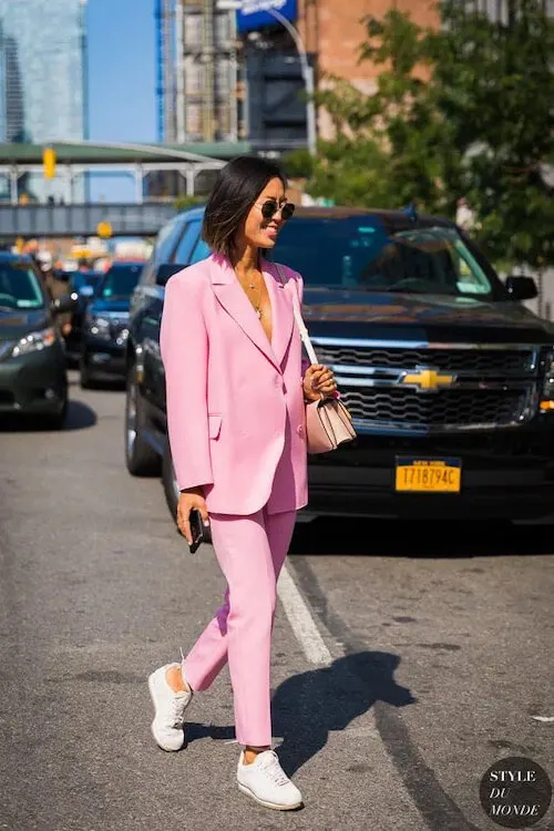 what to wear with pink pants