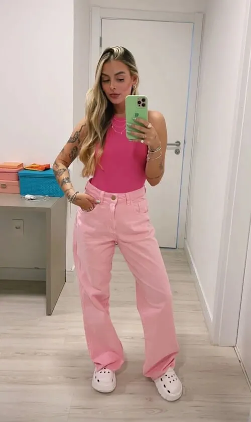 what to wear with pink pants