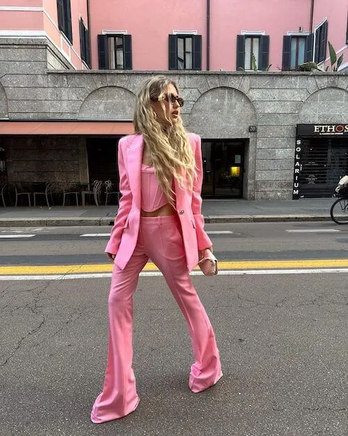 what to wear with pink pants