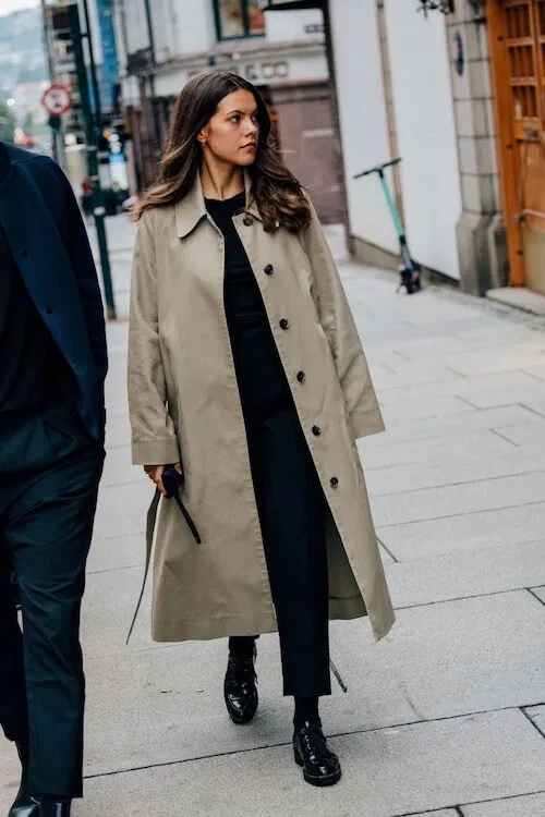 what to wear with trench coat