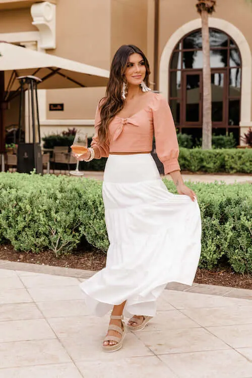 what to wear with white skirt