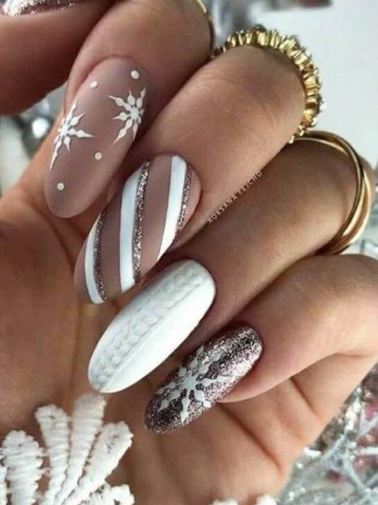 31 Stunning White Christmas Nails for a Magical Holiday Manicure