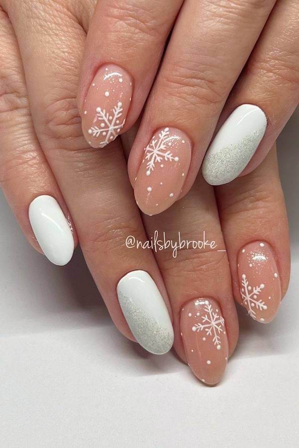 Snowflake Accent White Winter Nails