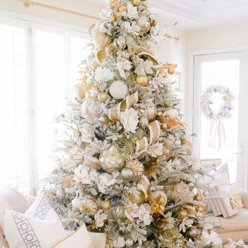 75+ Elegant White And Gold Christmas Tree Ideas [2022] For A Stunning Holiday (With Videos!)