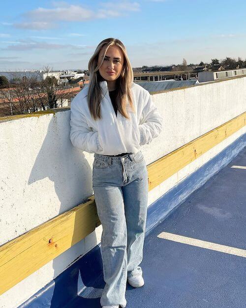 crop white puffer jacket outfit with jeans