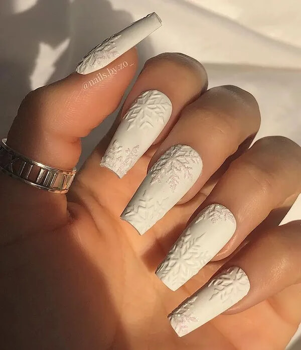 white winter nails