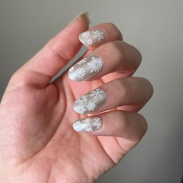 white winter nails