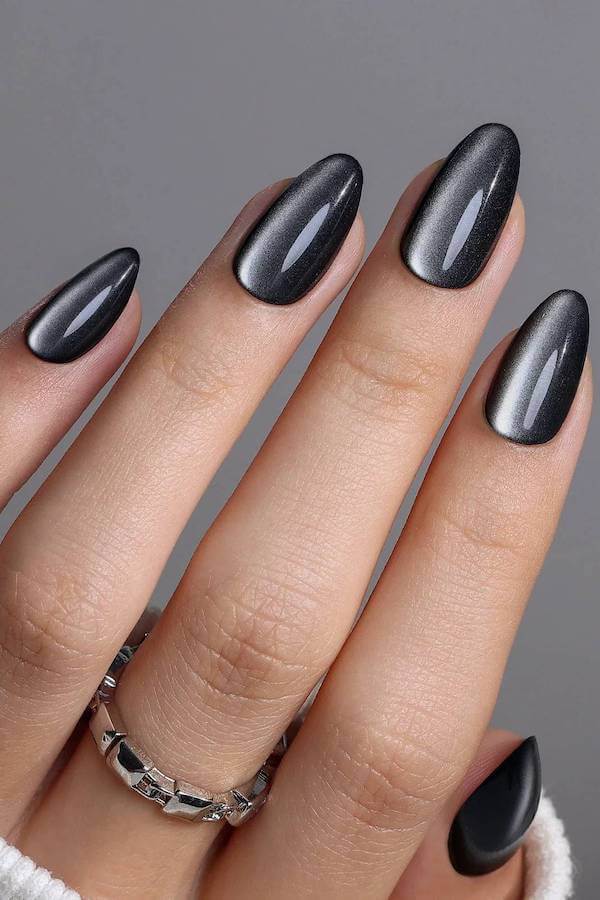 Winter Black Cat Eye Nails