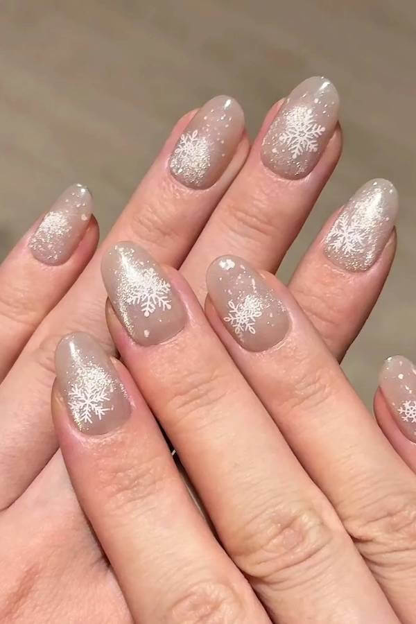Snowflake Cat Eye Nails